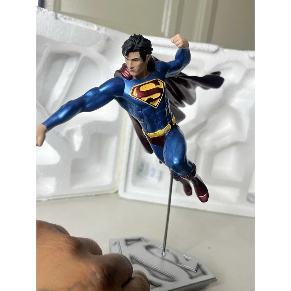 Superman The Man Of Steel Kenneth Rocafort Statue DC Collectibles 1538/5200